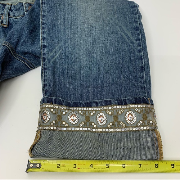 Apt 9 Embroidered Sequin Cuffed Crop Capri Jeans Osaka Fade Distressing Size 8 - Picture 15 of 16